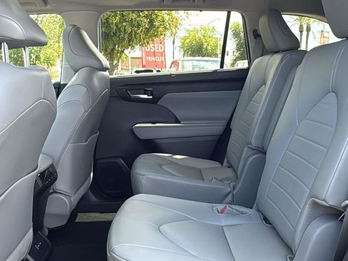 Certified 2024 Toyota Highlander XLE image 25