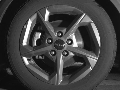 Used 2025 Kia K4 LXS image 12