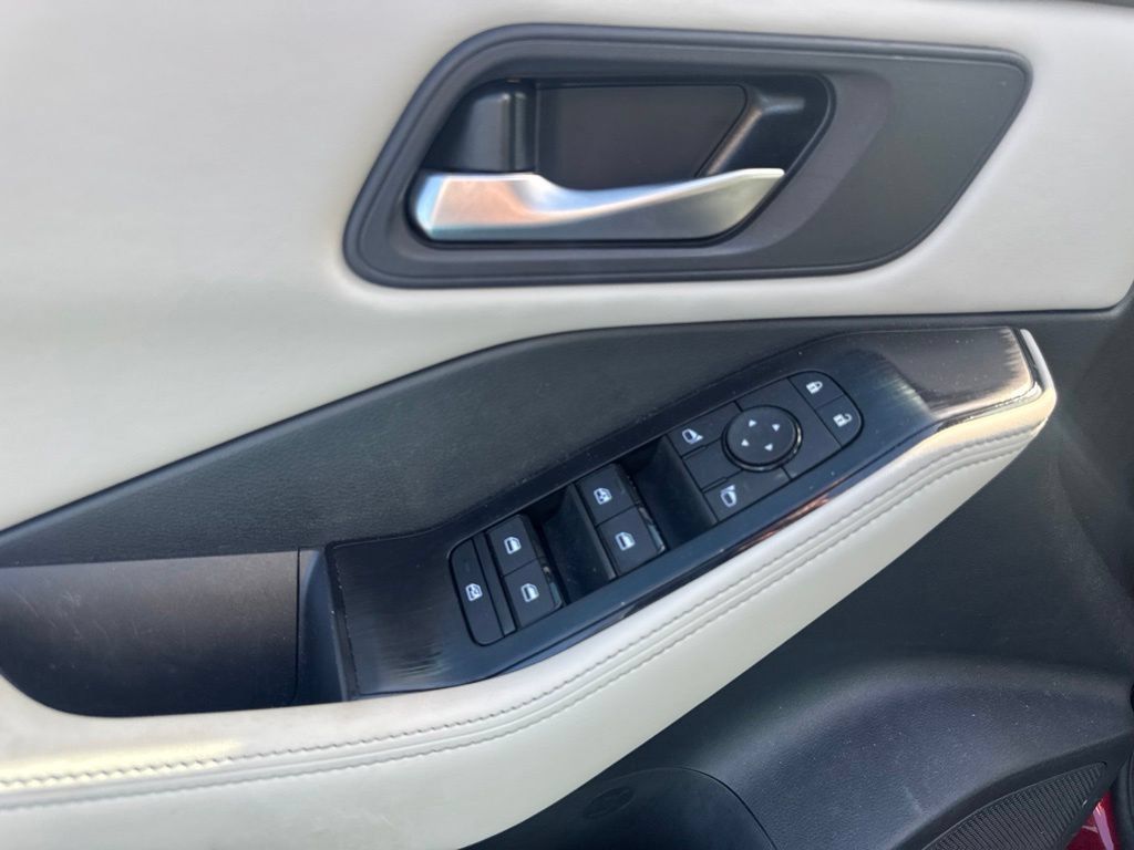 Used 2024 Nissan Rogue SV FWD image 13