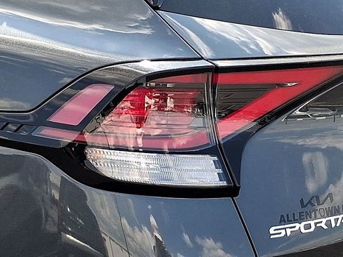 Used 2023 Kia Sportage LX AWD/4WD image 11