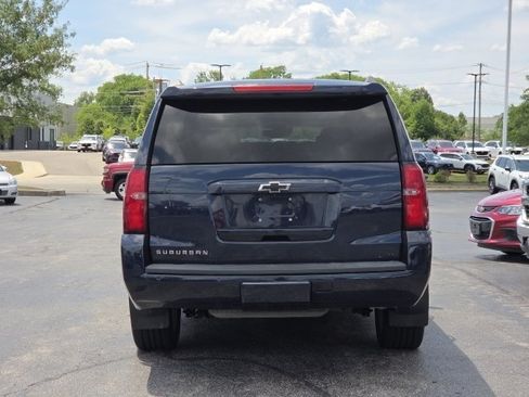 Used 2018 Chevrolet Suburban LT w/ LT Signature Package AWD/4WD image 13