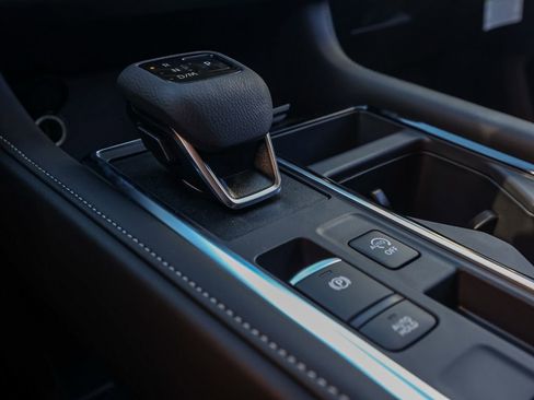 New 2025 Nissan Pathfinder SV image 31