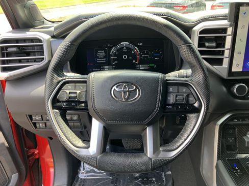 Used 2024 Toyota Sequoia Platinum AWD/4WD image 20