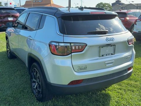 Used 2025 Jeep Compass Limited AWD/4WD image 5