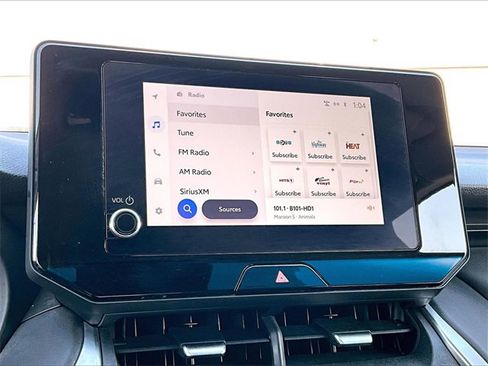 Used 2023 Toyota Venza LE image 18