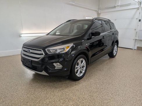 Used 2018 Ford Escape SE image 2