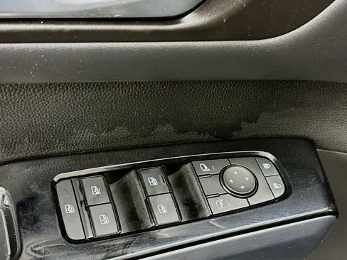 Used 2023 Nissan Pathfinder SL AWD/4WD image 15