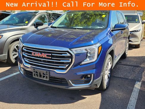 Used 2022 GMC Terrain SLT w/ Infotainment Package II AWD/4WD image 4