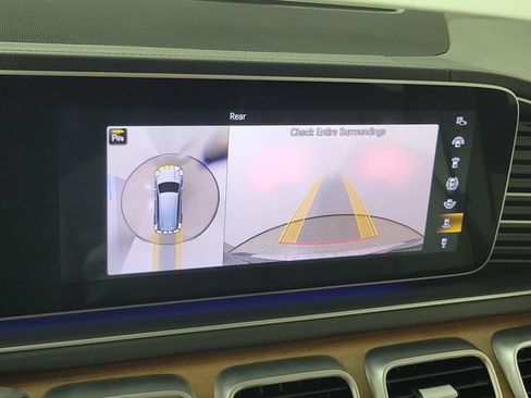 Used 2021 Mercedes-Benz GLS 450 4MATIC image 32