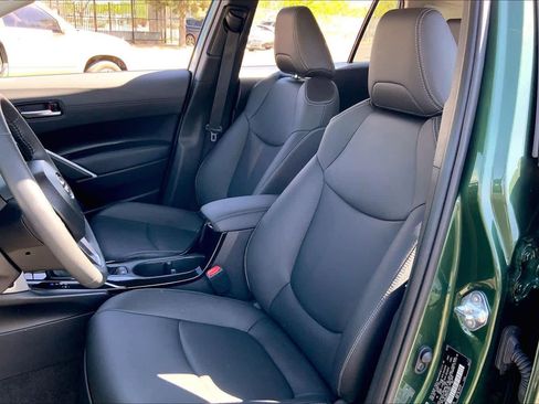 Used 2025 Toyota Corolla Cross XLE w/ Convenience Package image 9