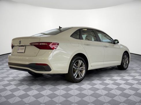Used 2024 Volkswagen Jetta SE w/ Panoramic Sunroof Package FWD image 9