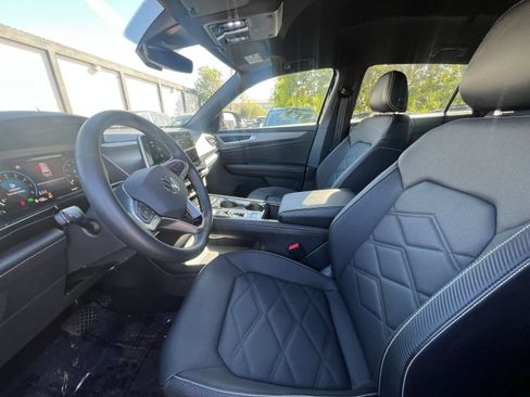 Used 2025 Volkswagen Atlas Cross Sport SE image 27