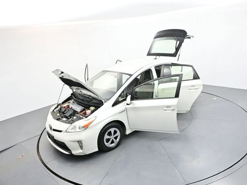 Used 2015 Toyota Prius Four image 33