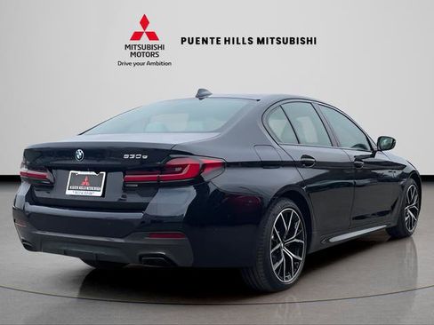 Used 2022 BMW 530e w/ M Sport Package image 4