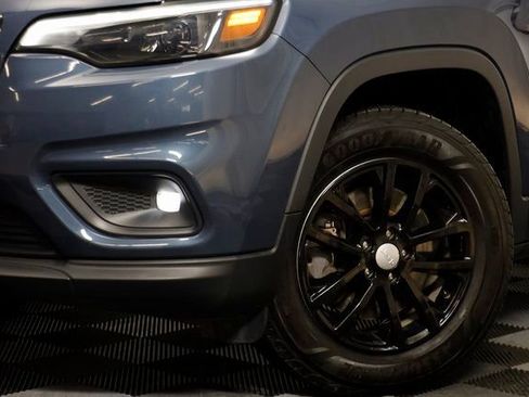 Used 2019 Jeep Cherokee Latitude w/ Cold Weather Group image 4