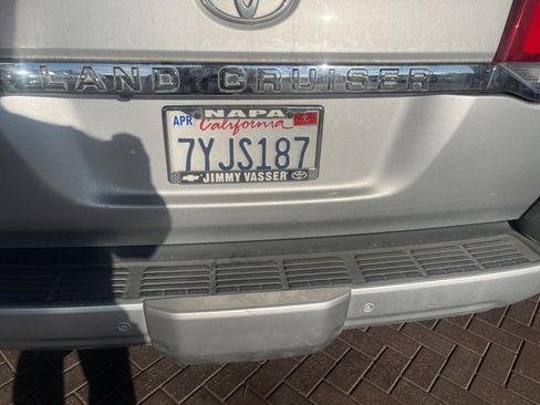Certified 2017 Toyota Land Cruiser image 9