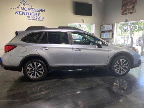 Used 2017 Subaru Outback 2.5i Limited AWD/4WD image 2