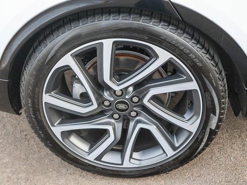 Used 2024 Land Rover Discovery Dynamic SE image 12