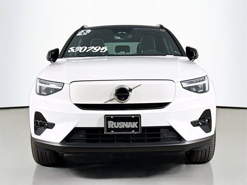 Certified 2023 Volvo XC40 Recharge Ultimate image 2