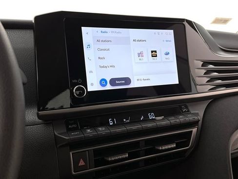 Used 2025 Toyota Camry LE AWD/4WD image 19