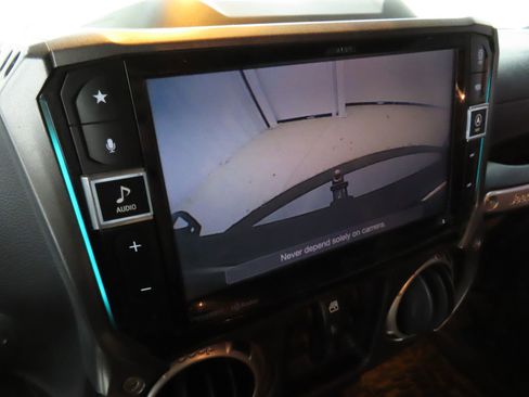 Used 2018 Jeep Wrangler Unlimited Sahara w/ Max Tow Package image 17