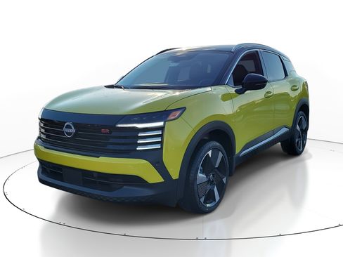 Used 2025 Nissan Kicks SR image 2