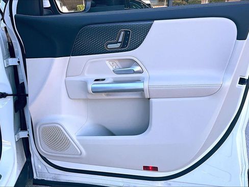 Used 2025 Mercedes-Benz GLA 250 image 22