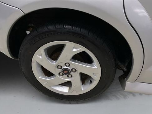 Used 2007 Pontiac Vibe w/ Security Package FWD image 18