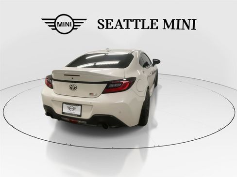 Used 2023 Toyota GR86 Premium w/ ALL Weather Mat Package (TMS) RWD image 10