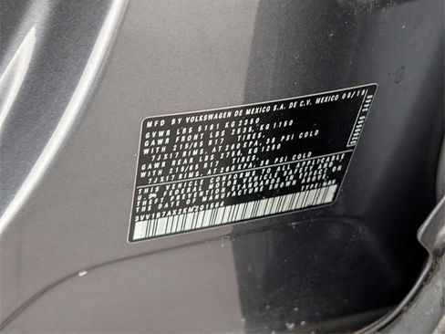 Used 2019 Volkswagen Tiguan S image 17