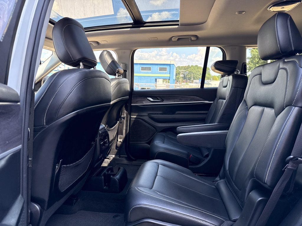 Used 2023 Jeep Grand Cherokee L Limited AWD/4WD image 30