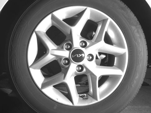 Used 2025 Kia Soul LX w/ LX Technology Package FWD image 14