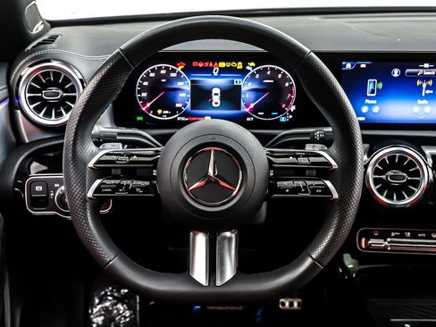 Used 2025 Mercedes-Benz CLA 250 4MATIC image 19