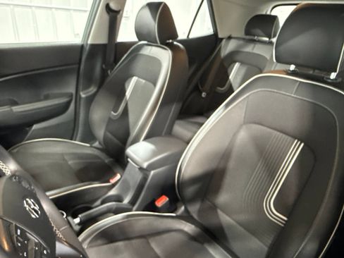 Used 2022 Hyundai Venue Limited FWD image 24