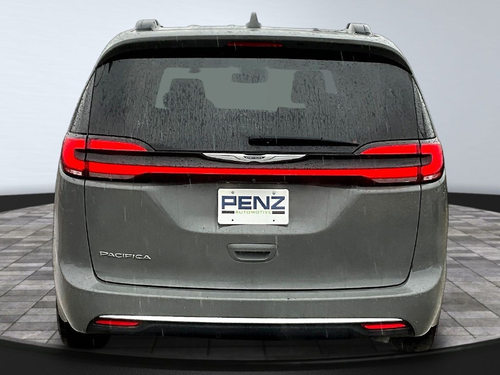 Used 2022 Chrysler Pacifica Touring-L FWD image 6