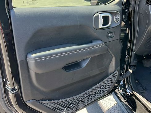 Used 2023 Jeep Wrangler Unlimited Sahara AWD/4WD image 15