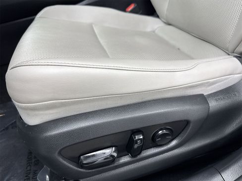 Used 2019 Lexus UX 200 w/ Premium Package image 27