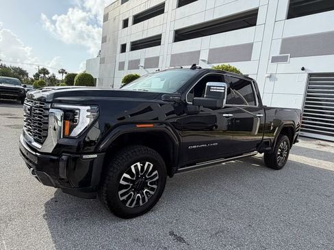 Used 2024 GMC Sierra 2500 Denali Ultimate AWD/4WD image 3