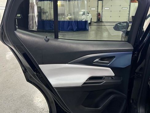 Used 2025 Chevrolet Equinox EV LT w/ Convenience Package image 13