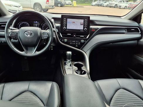 Used 2024 Toyota Camry SE FWD image 9