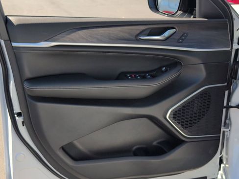 New 2026 Jeep Grand Cherokee Limited AWD/4WD image 13