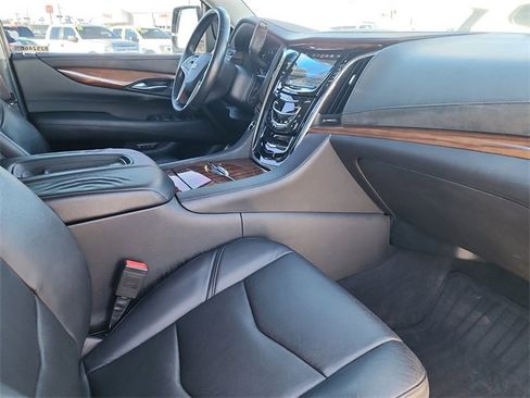 Used 2016 Cadillac Escalade Luxury image 18