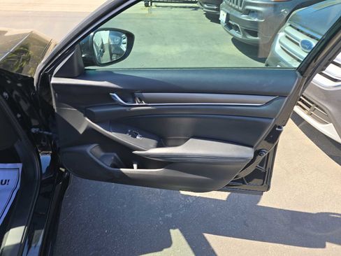 Used 2018 Honda Accord LX image 32