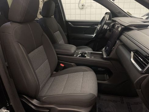 Used 2025 GMC Acadia Elevation image 21