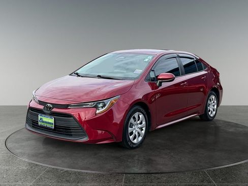 Used 2023 Toyota Corolla LE FWD image 3