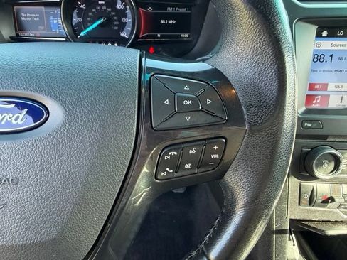 Used 2017 Ford Explorer XLT w/ Equipment Group 202A FWD image 16