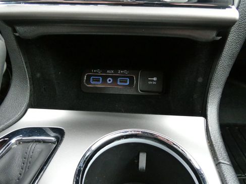 Used 2018 Jeep Grand Cherokee Laredo AWD/4WD image 26