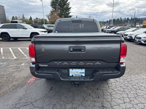 Used 2019 Toyota Tacoma TRD Off-Road image 6