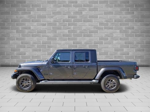 Used 2025 Jeep Gladiator Sport image 6