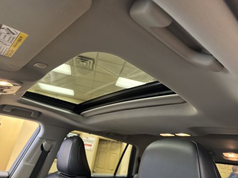 Used 2023 Toyota Highlander XLE image 6